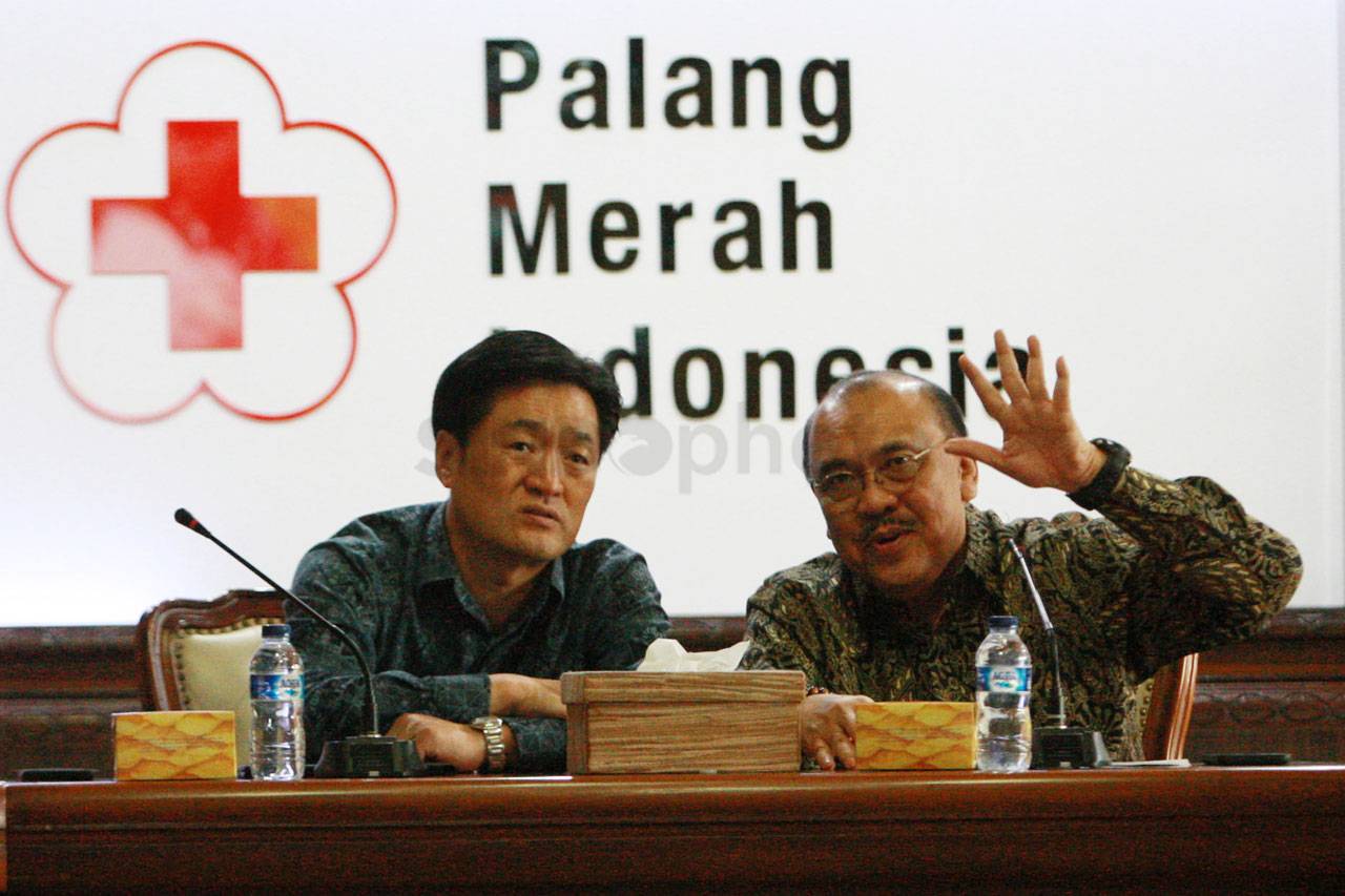 PMI Terima Donasi untuk...