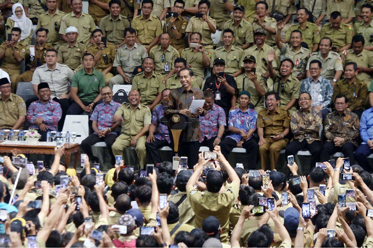 Presiden Jokowi Bertemu...