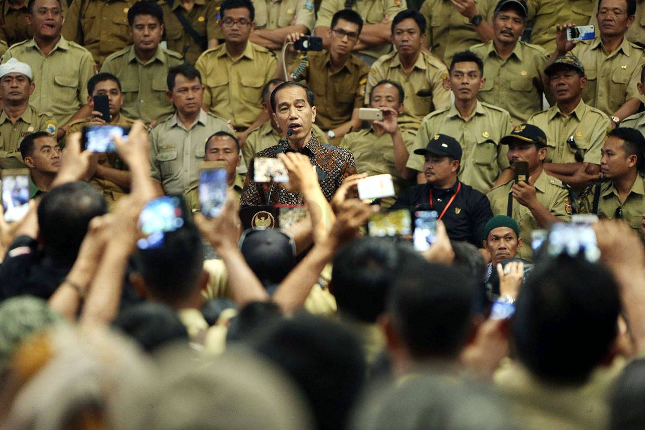 Presiden Jokowi Bertemu...