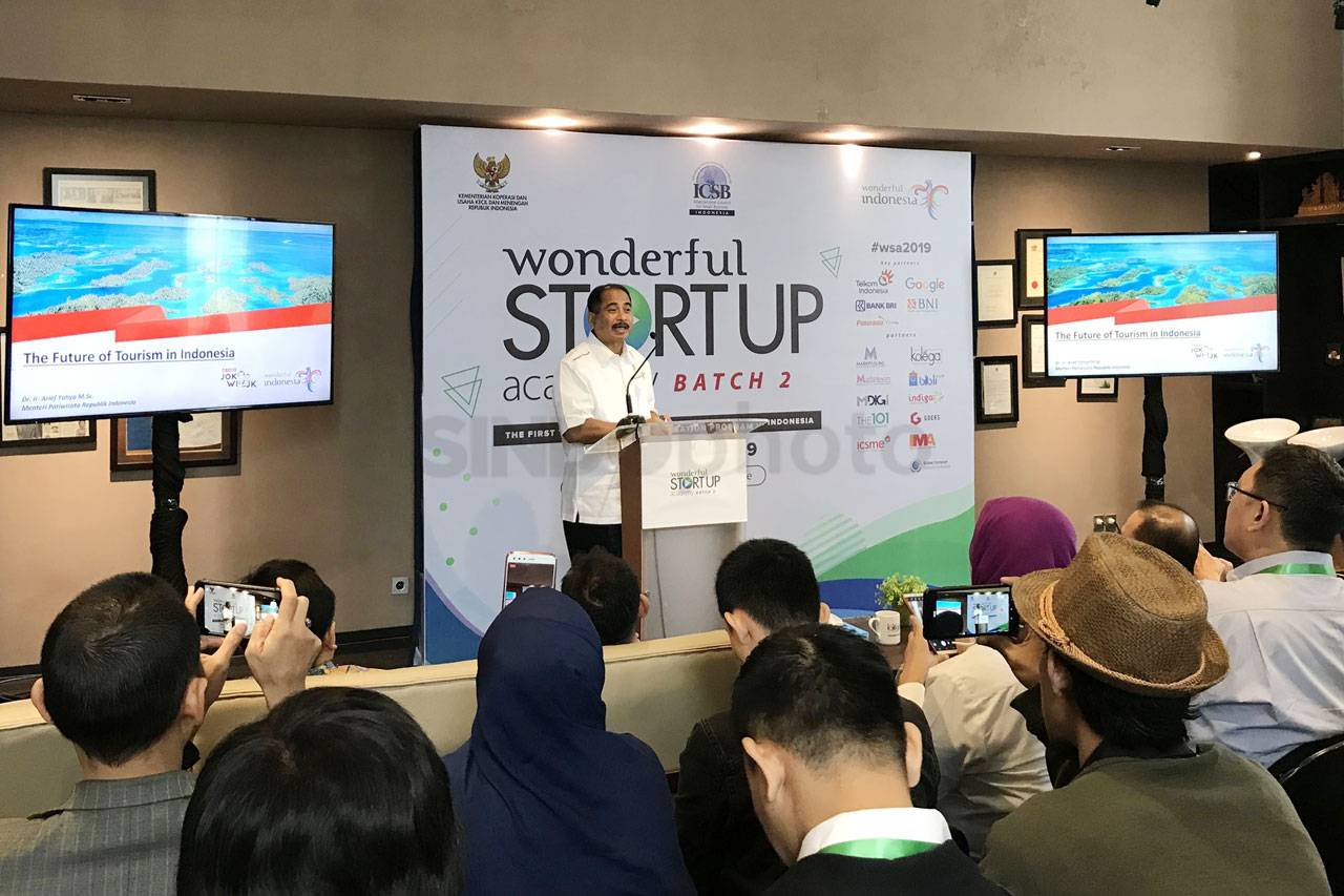 Menpar Hadiri Acara...