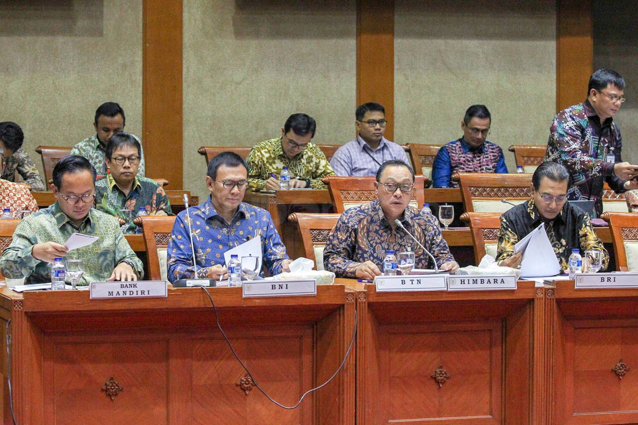 Komisi XI DPR Rapat...