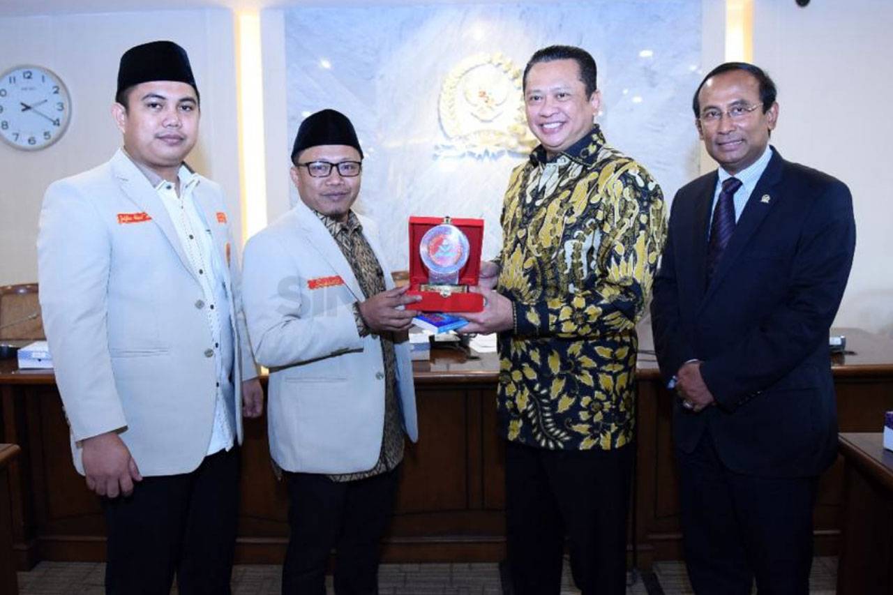 Bambang Soesatyo Terima...
