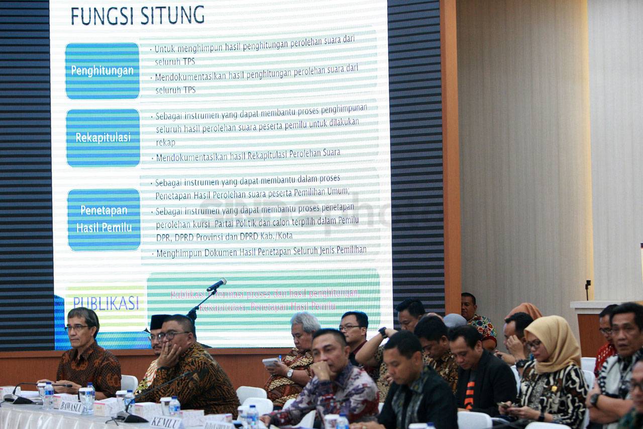 KPU Gelar Sosialisasi...