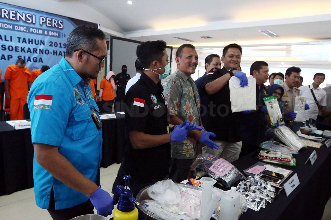 Bea Cukai Bongkar Penyelundupan...