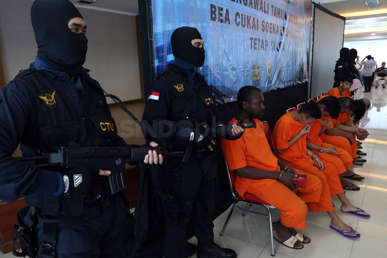 Bea Cukai Bongkar Penyelundupan...