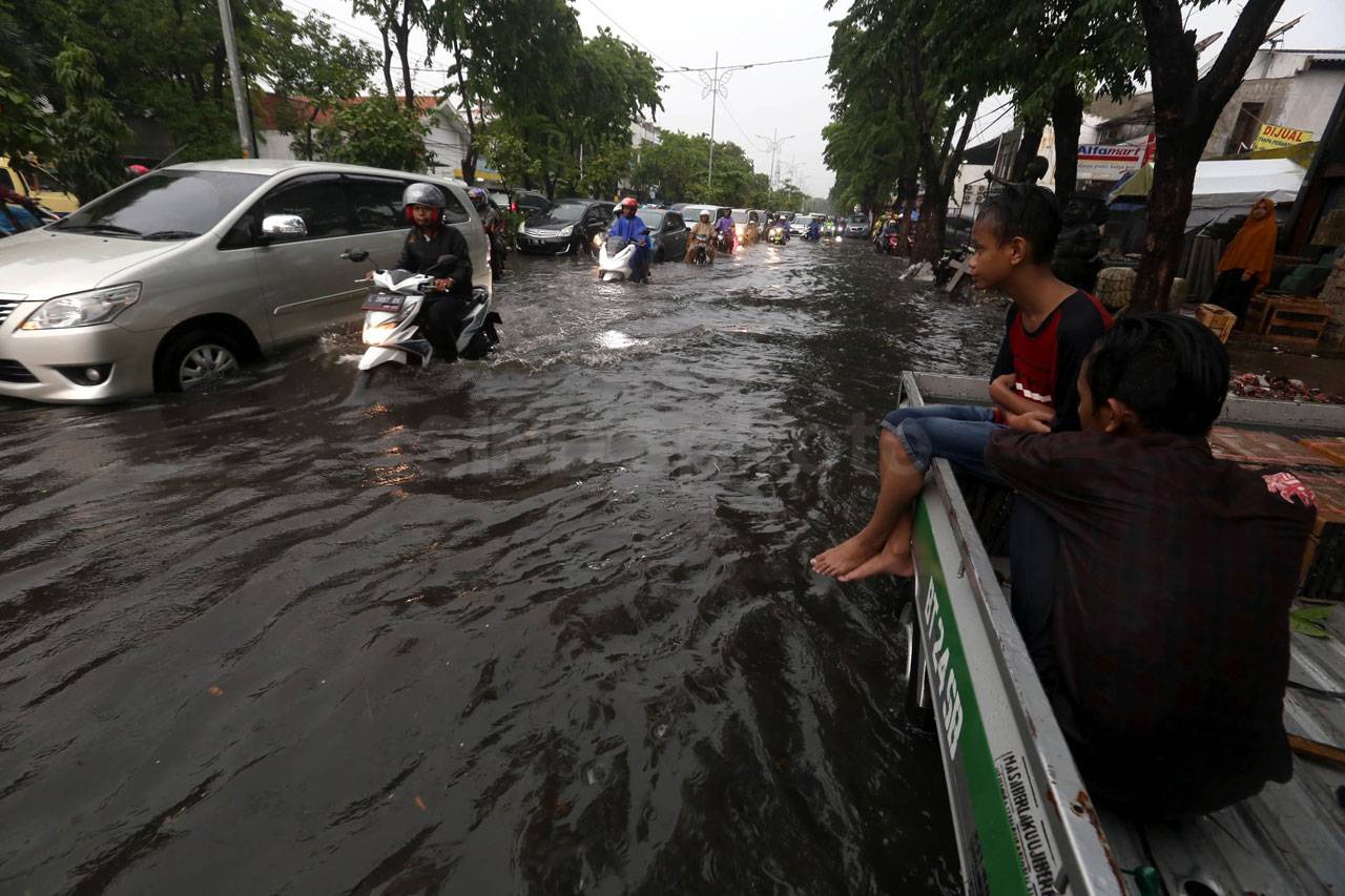Hujan Beberapa Jam,...