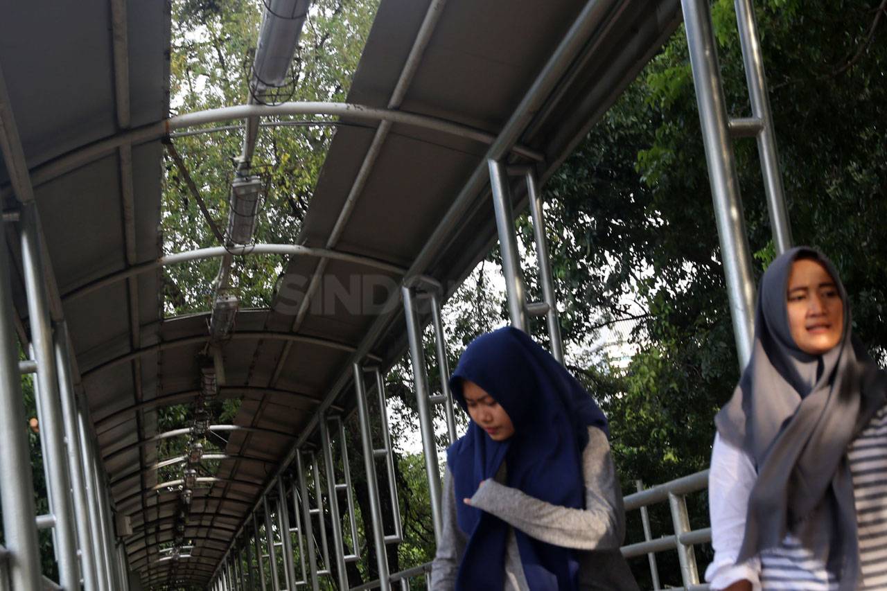 Atap JPO di Jalan Medan...