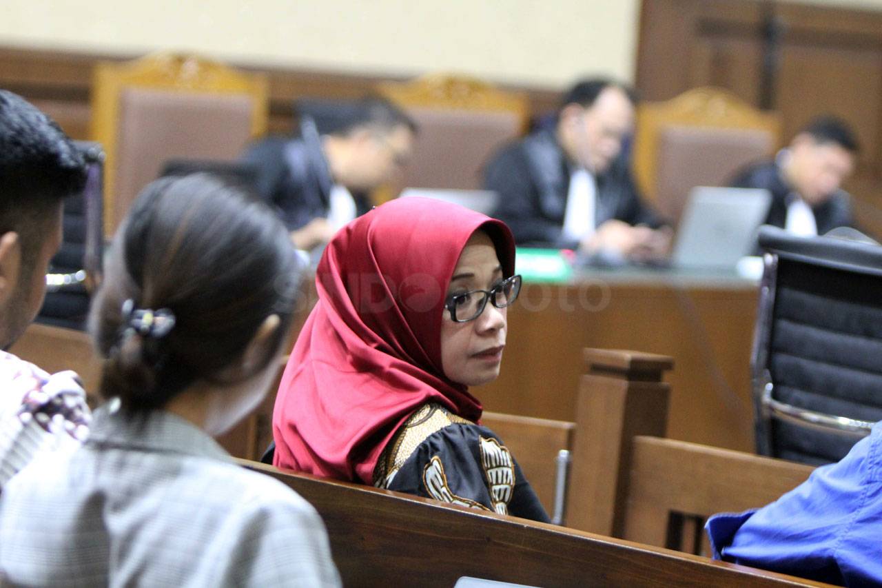 Eni Saragih Jalani Siadang...