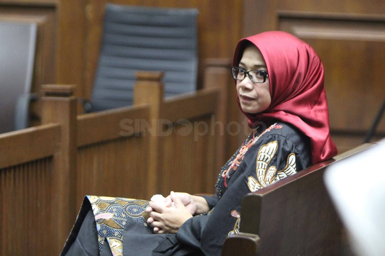 Eni Saragih Jalani Siadang...