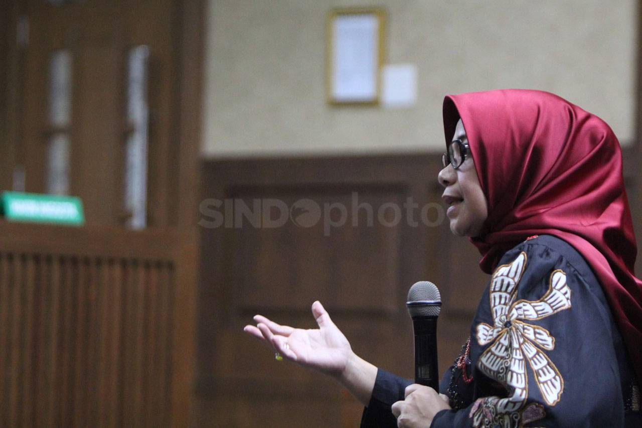 Eni Saragih Jalani Siadang...