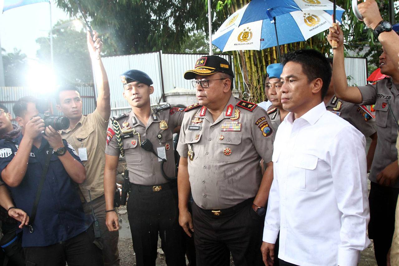 Polda Jatim Tetapkan...