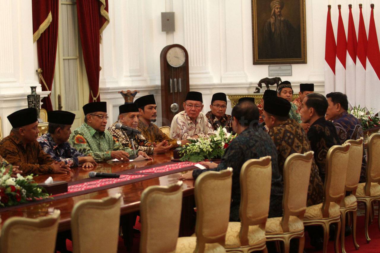 Presiden Jokowi Terima...