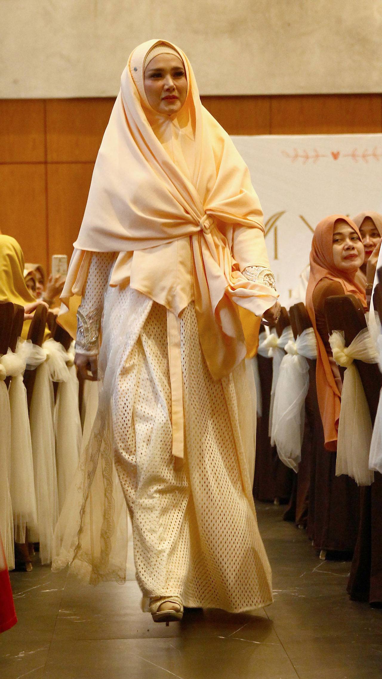 IM Syari X Dhini Aminarti,...