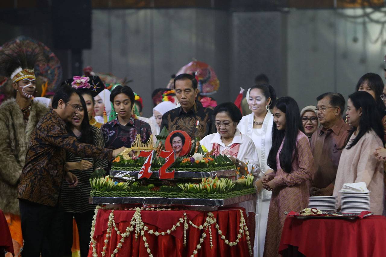 Presiden Jokowi Hadiri...