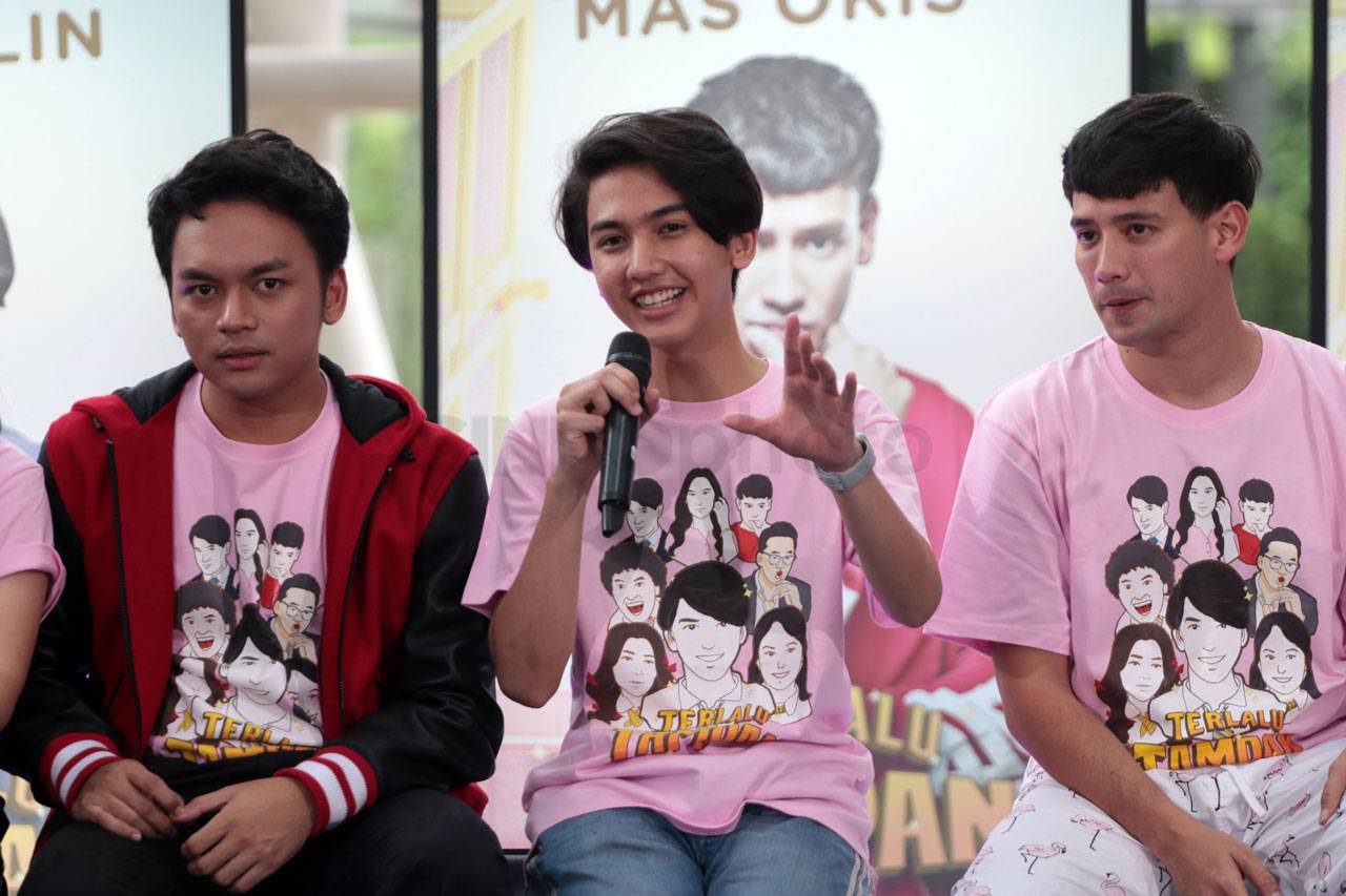 Tango Dukung Film Terlalu...