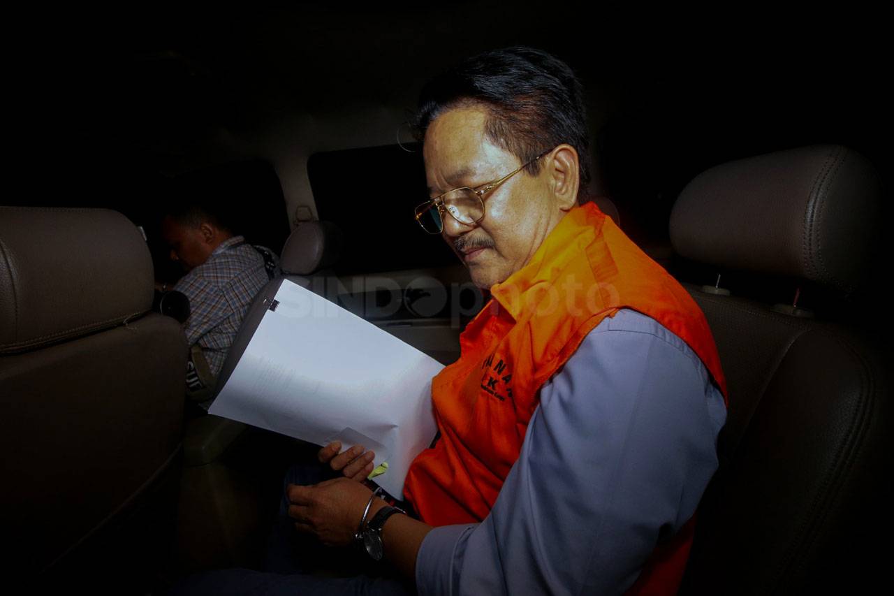 KPK Tahan 5 Tersangka...