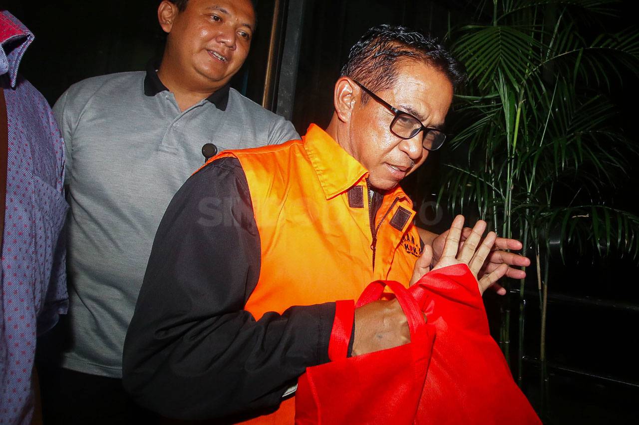 KPK Tahan 5 Tersangka...
