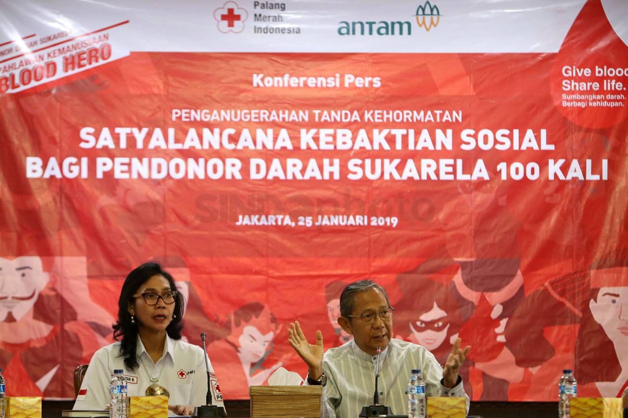 PMI Berikan Penghargaan...