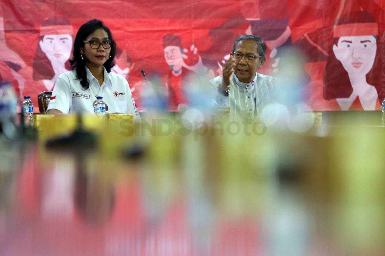 PMI Berikan Penghargaan...