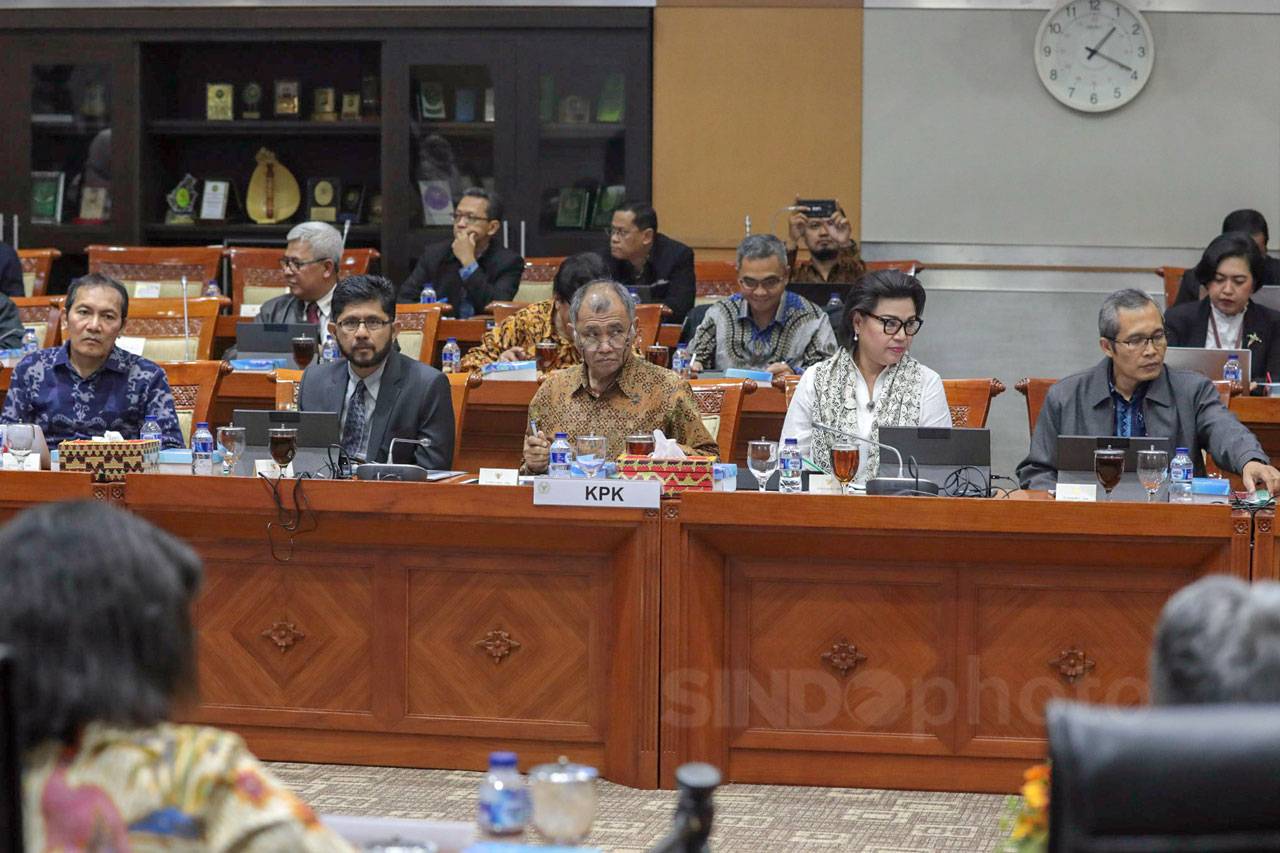 Pimpinan KPK Raker dengan...