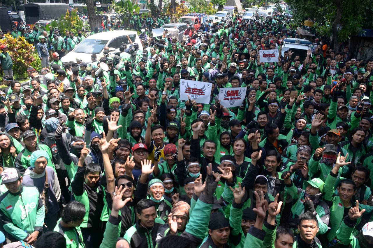 Ribuan Ojol Kawal Sidang...