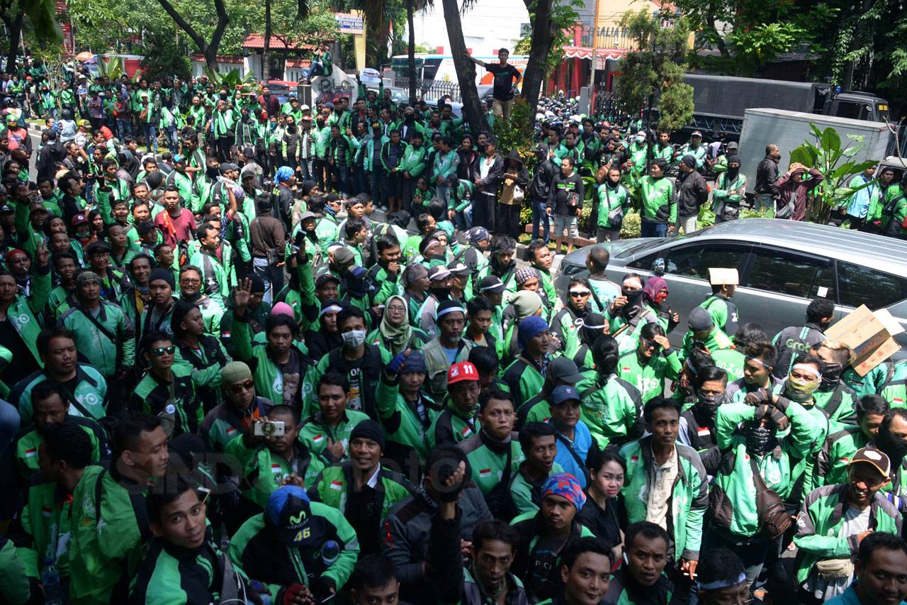 Ribuan Ojol Kawal Sidang...