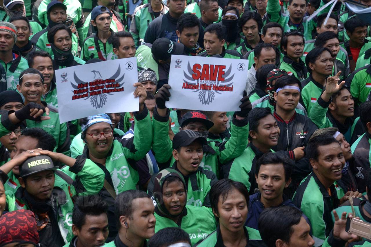 Ribuan Ojol Kawal Sidang...
