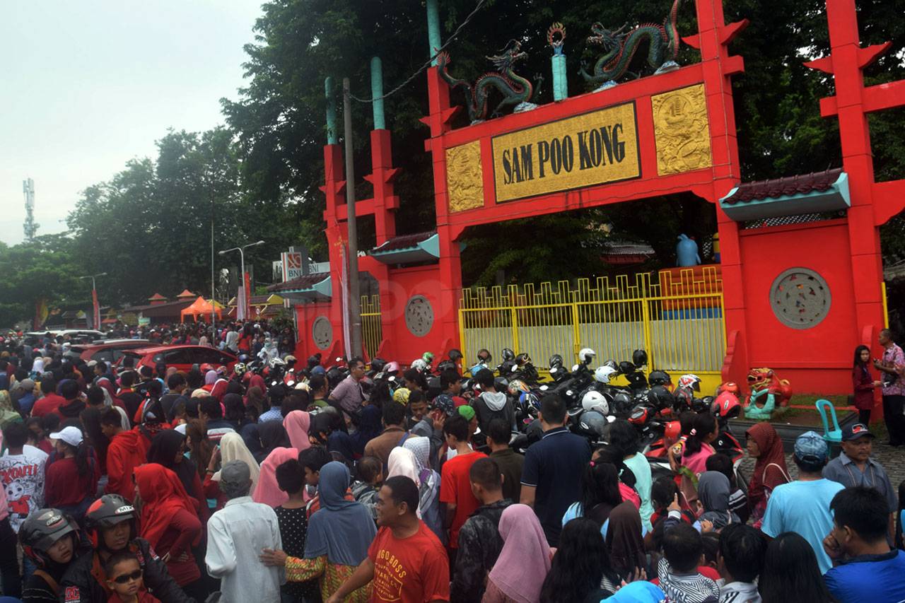 Ribuan Pengunjung Padati...