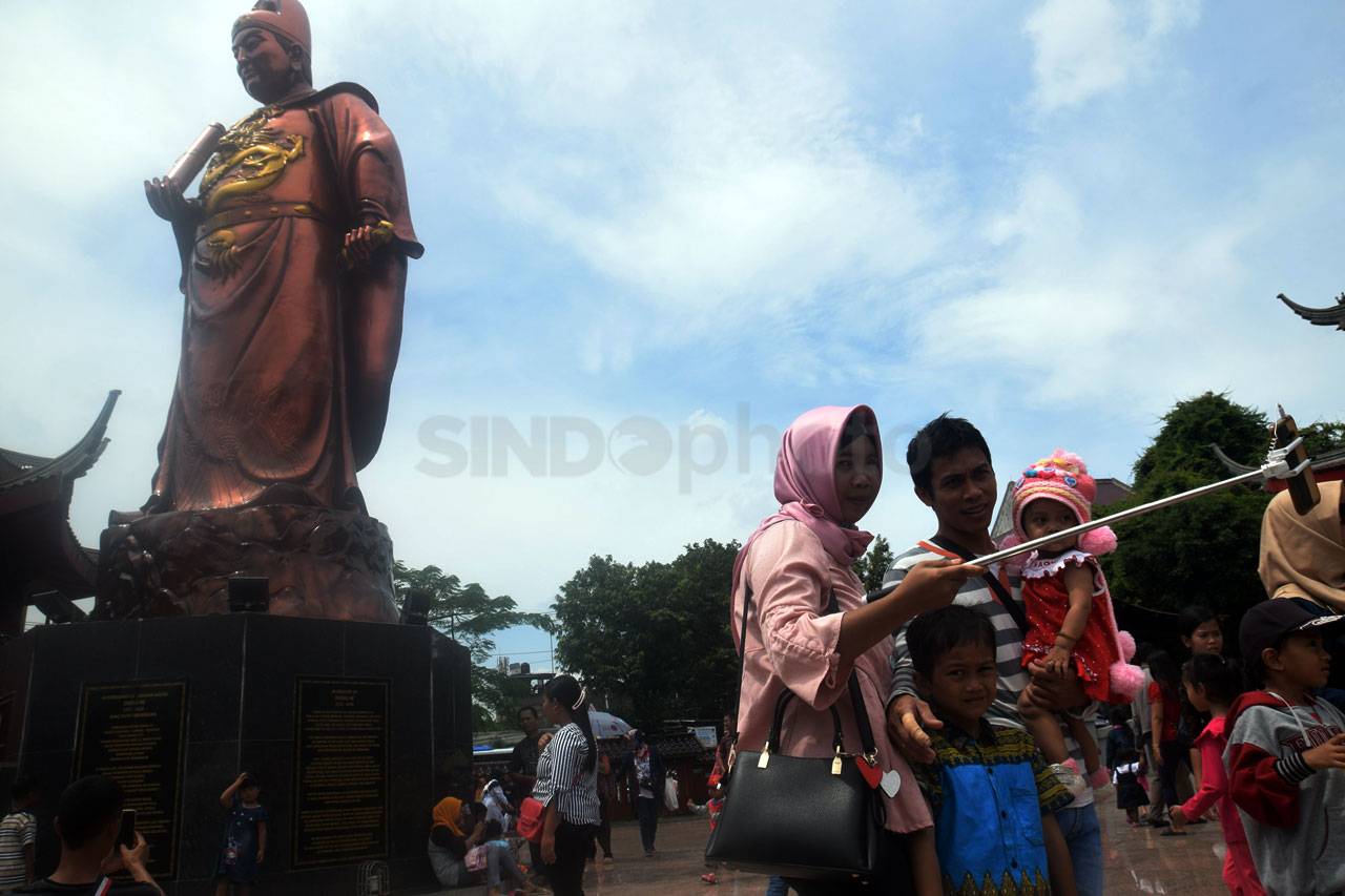 Ribuan Pengunjung Padati...
