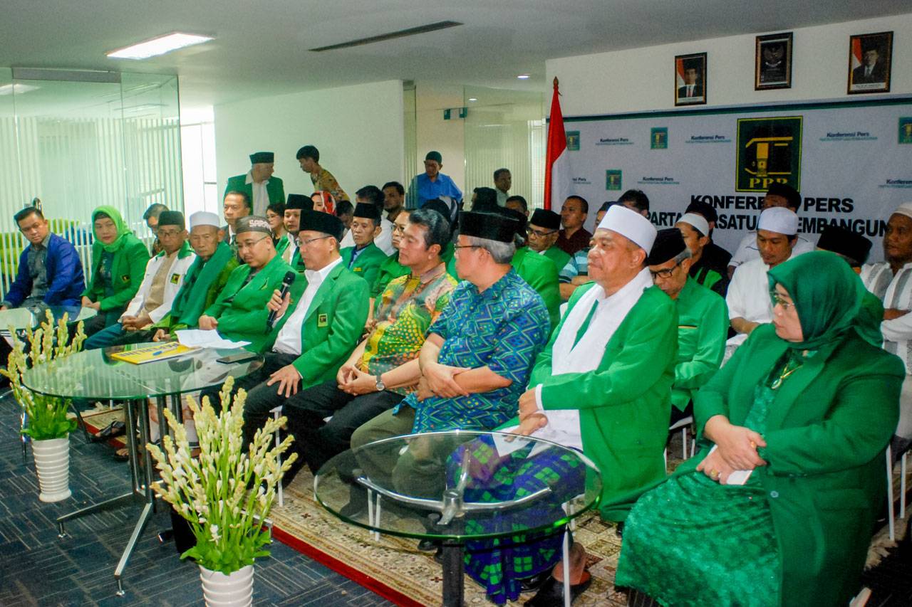 Humphrey Djemat Tanggapi...