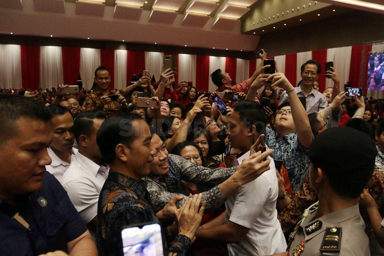 Presiden Jokowi Hadiri...