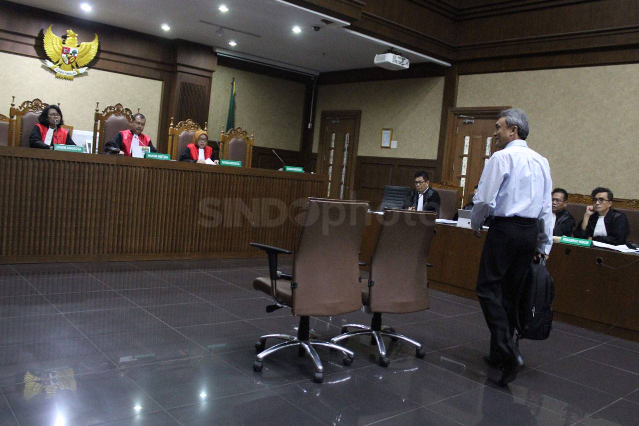 Mantan Ketua PPATK Yunus...
