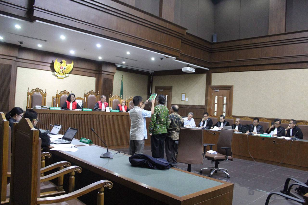 Mantan Ketua PPATK Yunus...