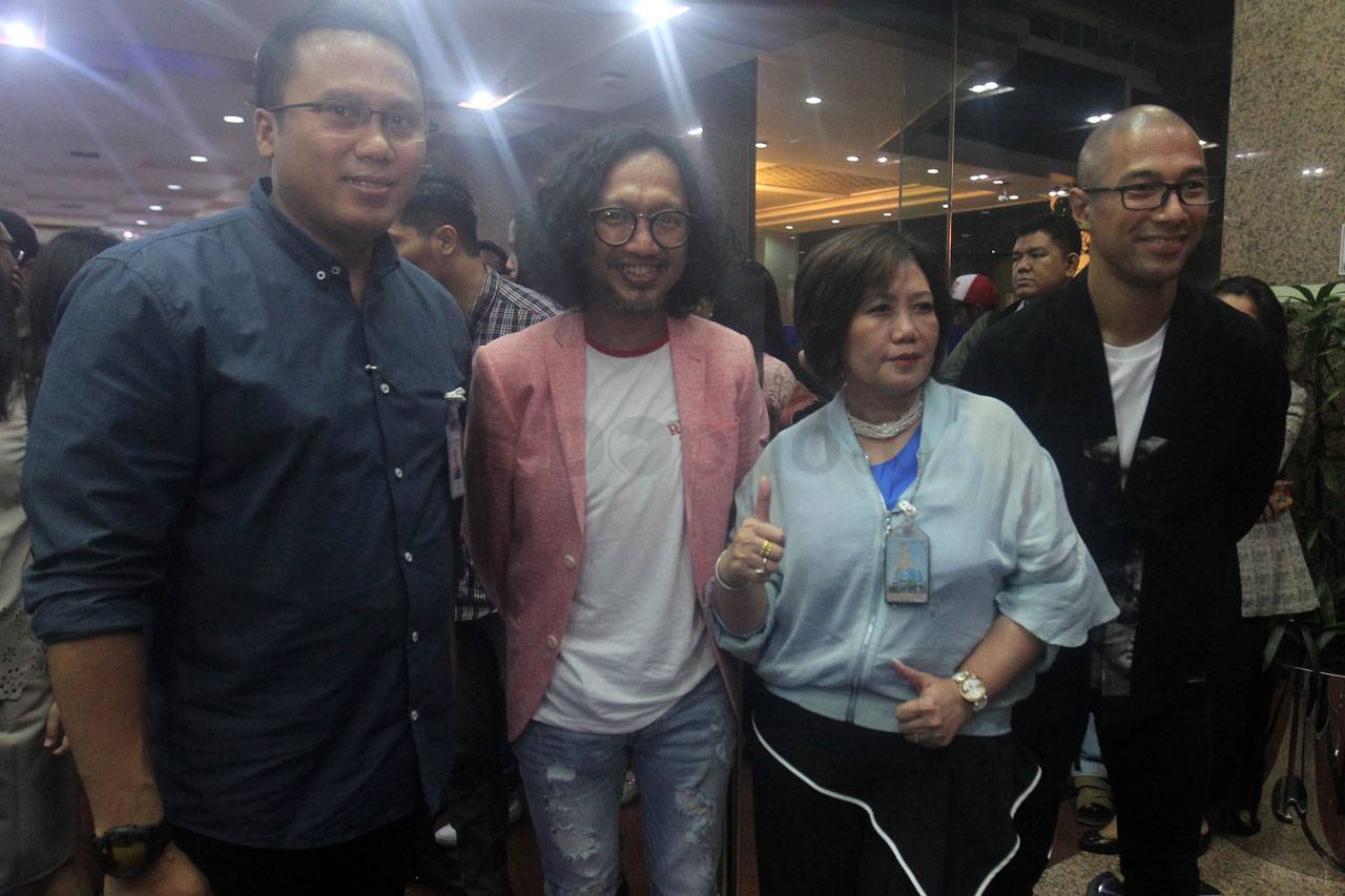Dela Syntia Sihombing...