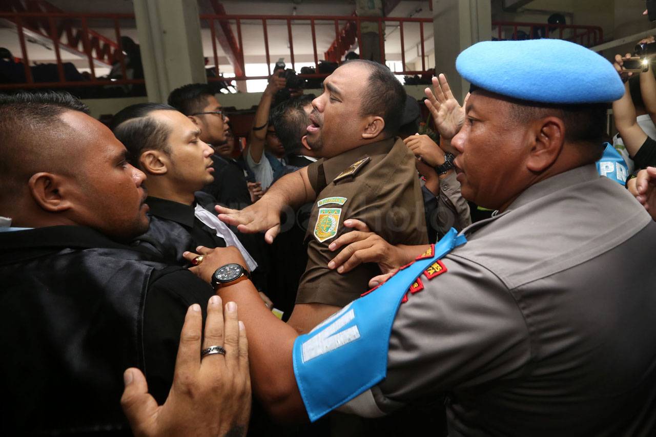 Sidang Lanjutan Ricuh,...