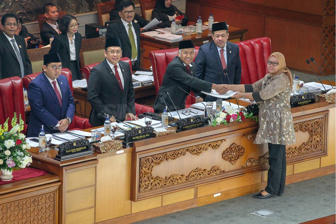 DPR Sahkan UU Kebidanan