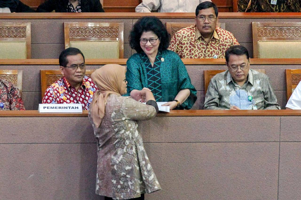 DPR Sahkan UU Kebidanan