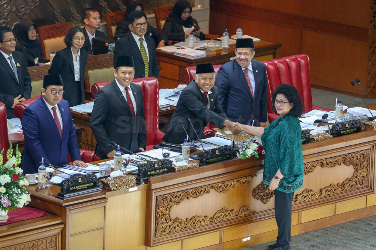 DPR Sahkan UU Kebidanan