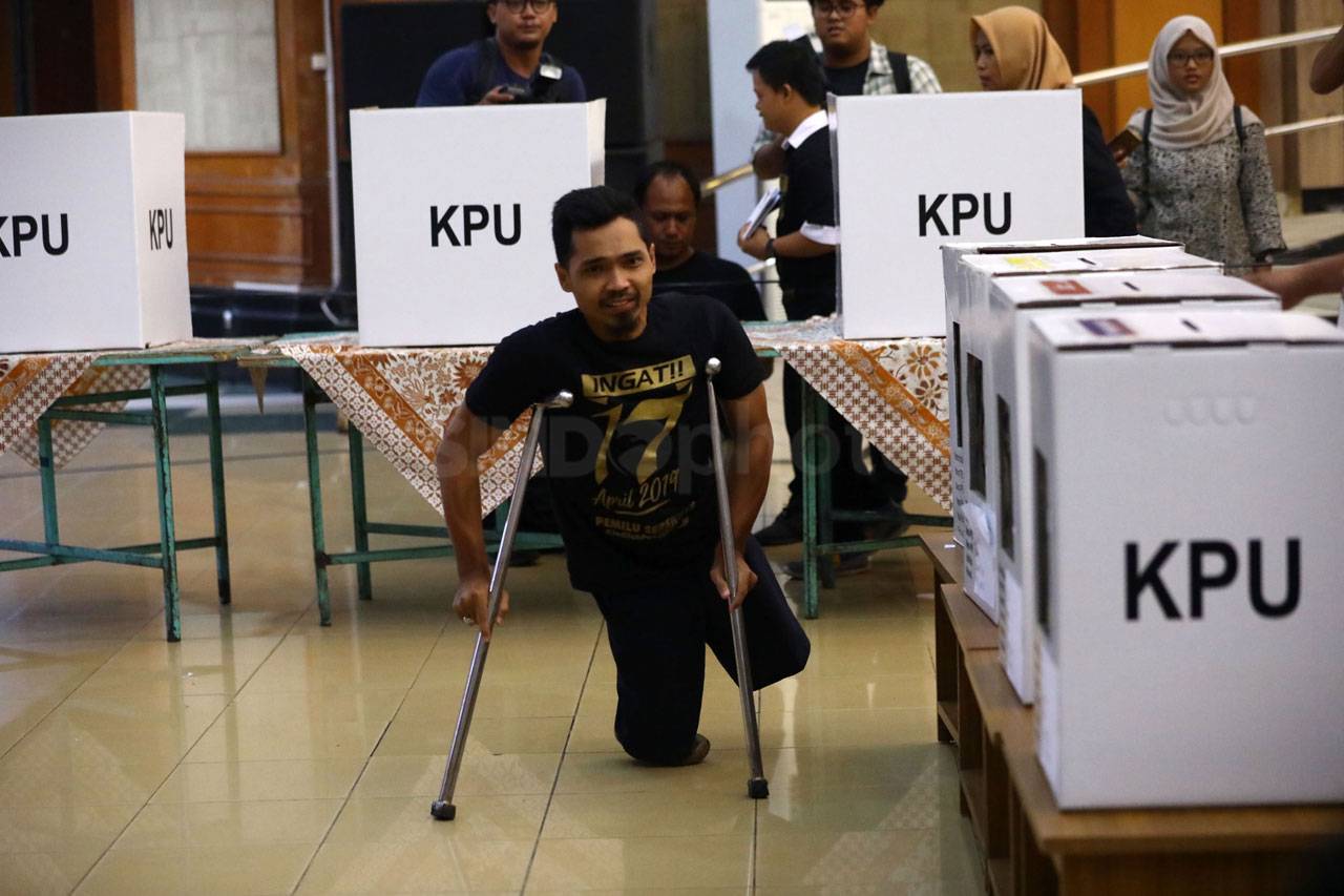 KPU Gelar Sosialisasi...