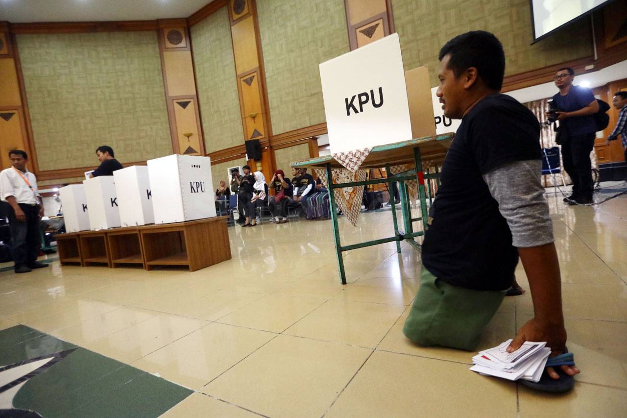KPU Gelar Sosialisasi...