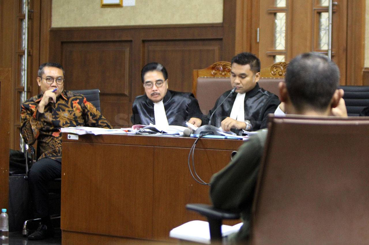 Mantan Direktur Keuangan...