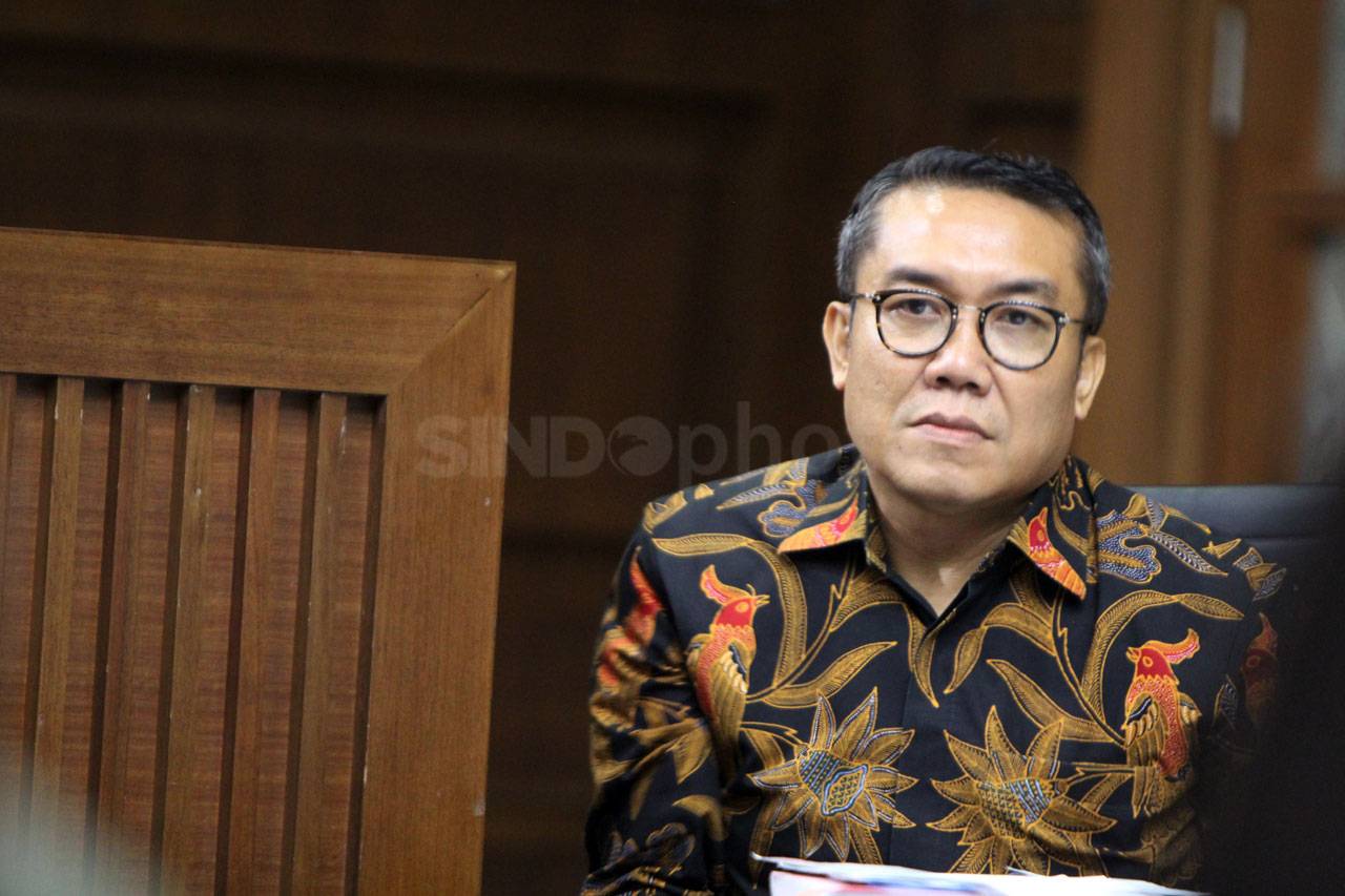 Mantan Direktur Keuangan...