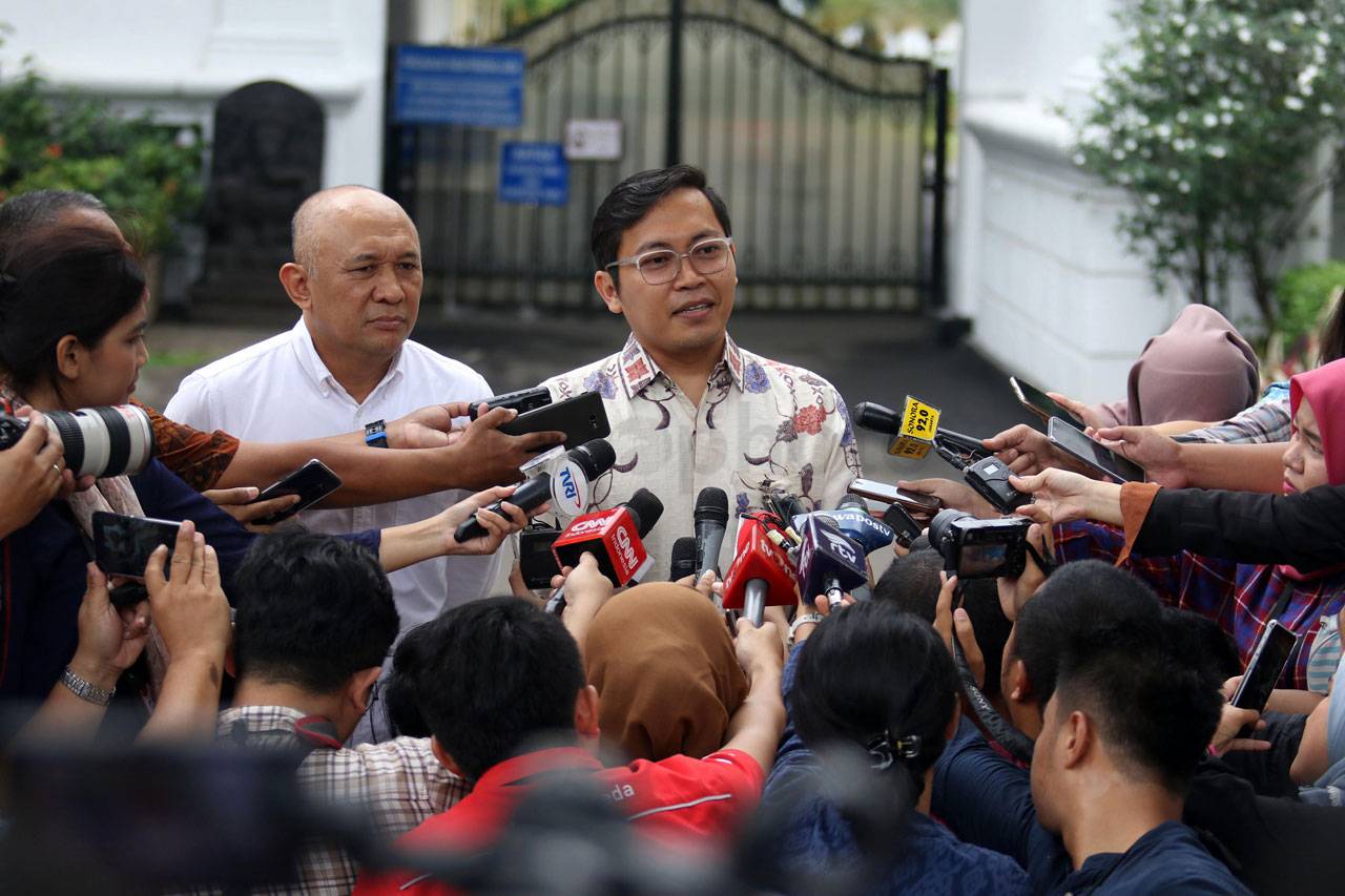 Presiden Jokowi Terima...
