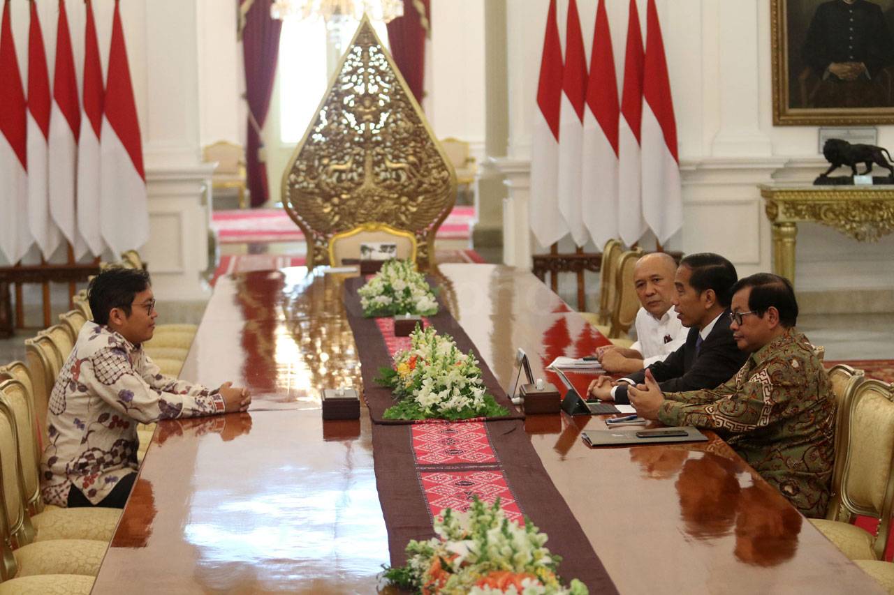 Presiden Jokowi Terima...