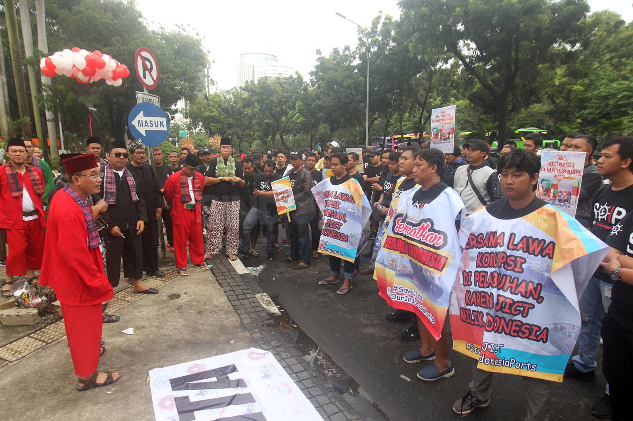 Tolak Perusahaan Asing,...