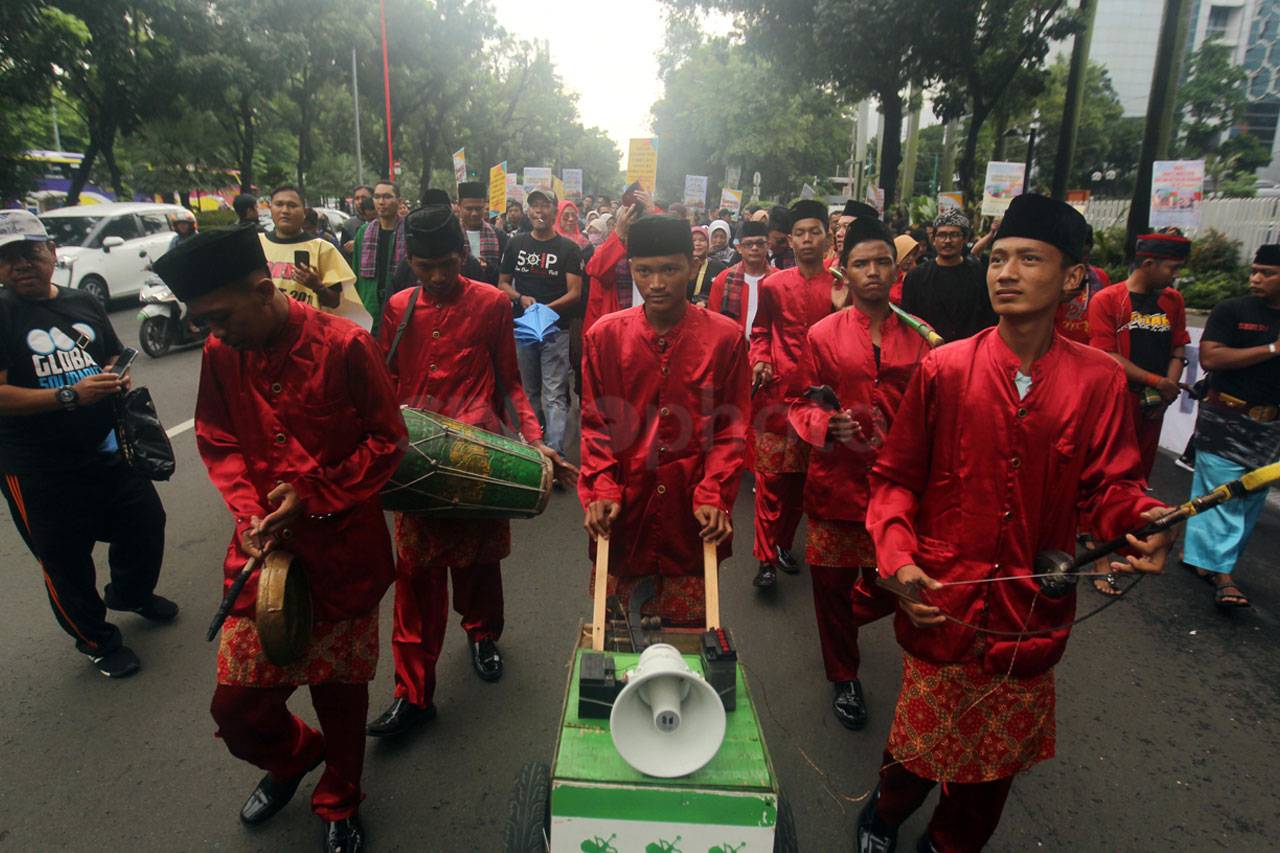 Tolak Perusahaan Asing,...