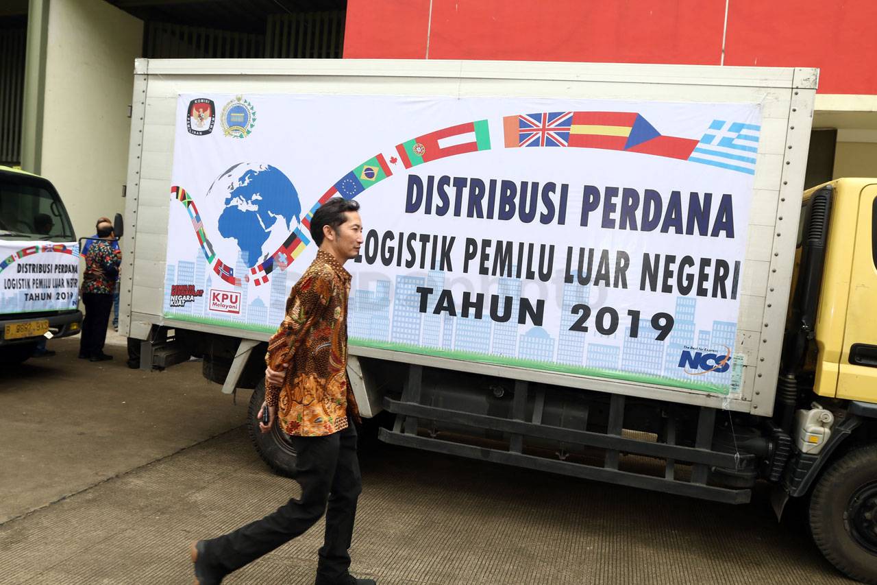 KPU Mulai Distribusikan...