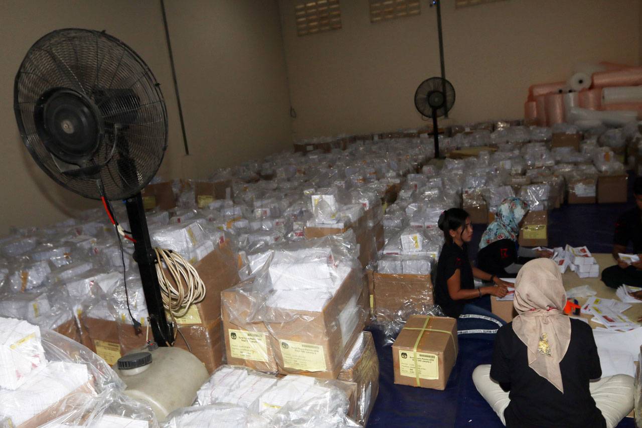 KPU Mulai Distribusikan...