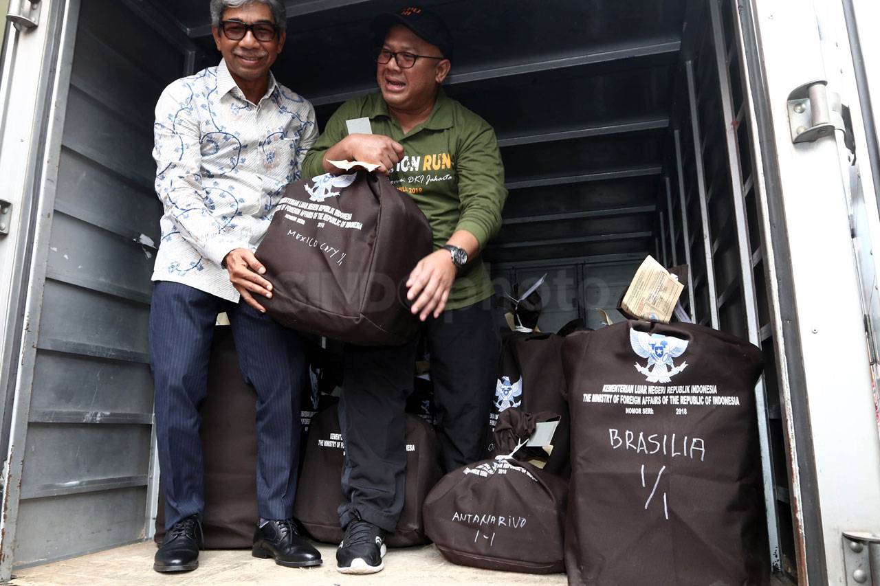 KPU Mulai Distribusikan...