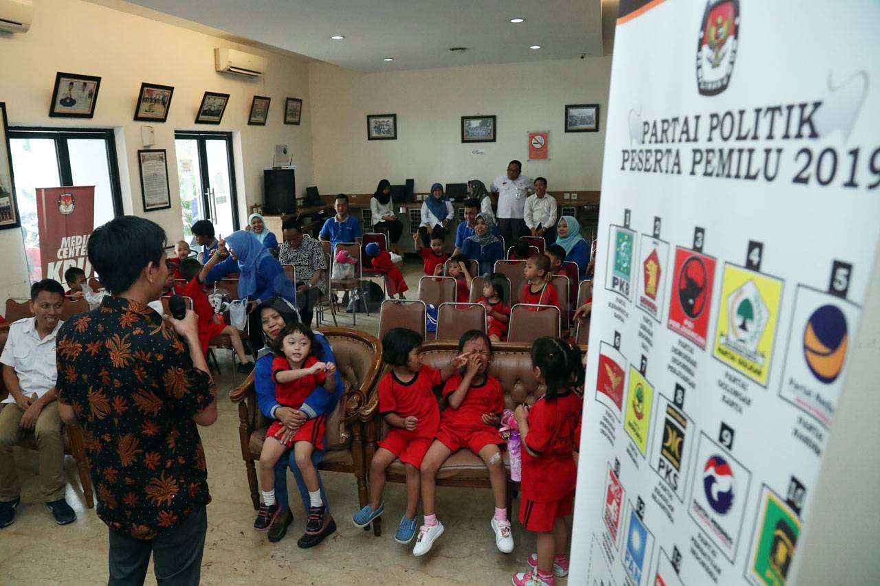 KPU Berikan Pendidikan...